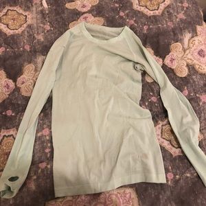 Lulu lemon long sleeve workout shirt